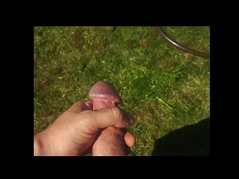 ❤️ Hot hottie får den rosa fitten hennes knullet og kommer med en sprut i en sommerhage ️❌ Analporno hos oss