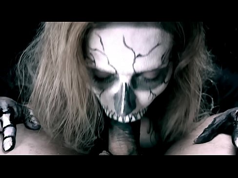 ❤️ Demon jente suger kuk med sin svarte munn og svelger cum. ️❌ Analporno hos oss